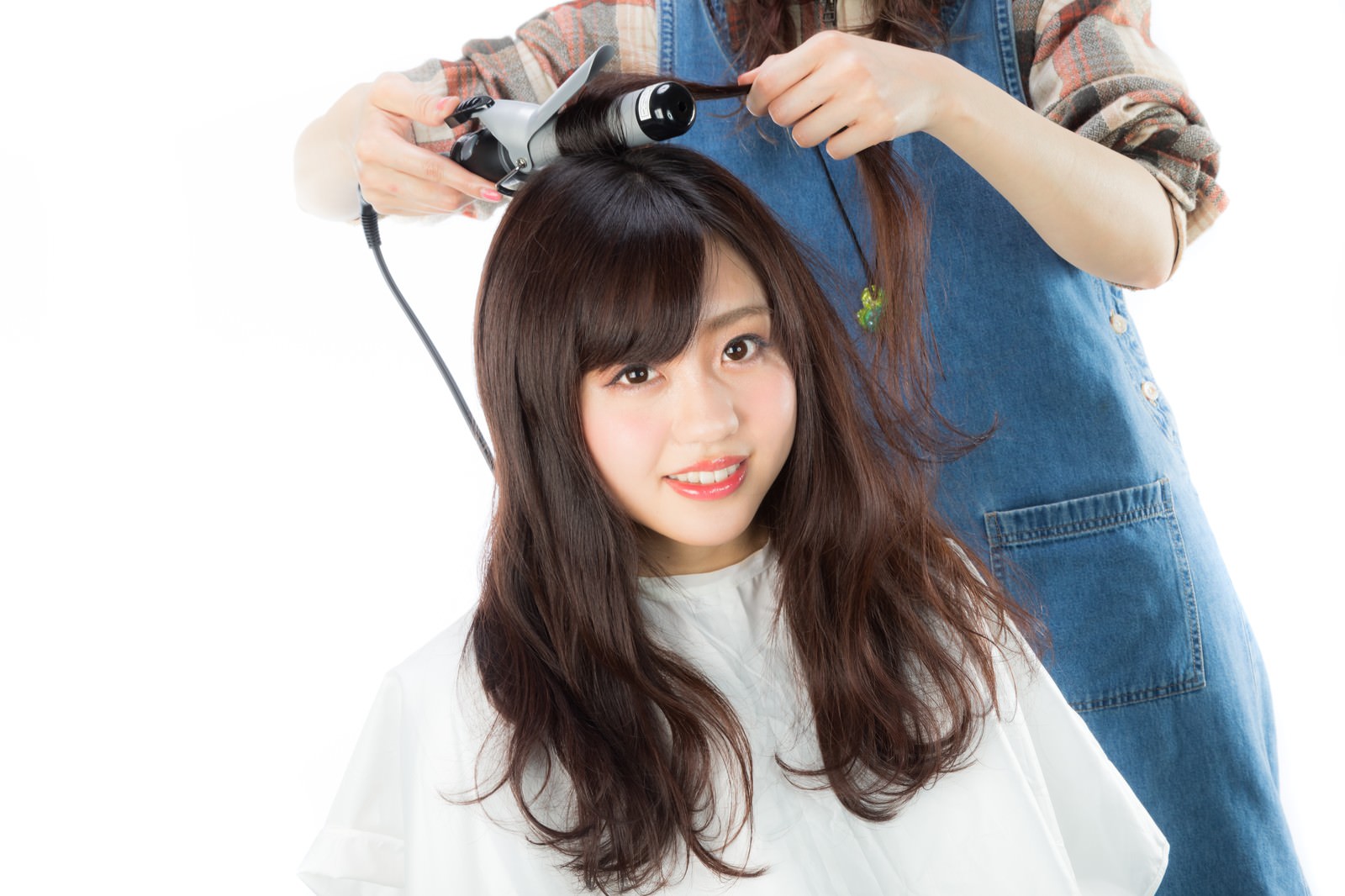 施術中のスタイリストの様子